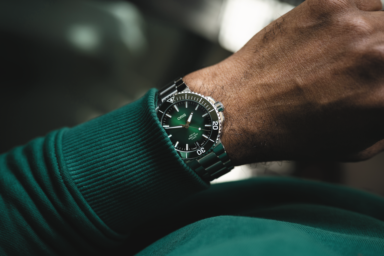 Aquis Date Calibre 400