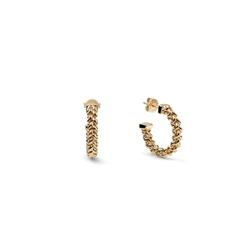 Discover the Unoaerre Golden silver Chicco earrings. Gold-plated silver semi-hoop earrings, Chicco mesh.