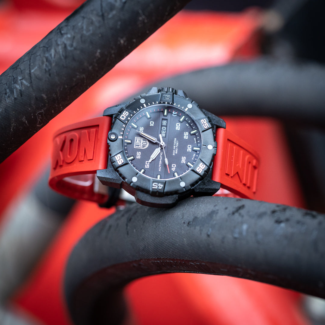 Alternate product view of the Luminox Canada Master Carbon SEAL Automatic XS.3875 Swiss Watch. 3860 SERIES, 45 mm - Swiss Automatic Movement - CARBONOX™+ is three times lighter than titanium - Superior Tensile Strength and scratch resistance Main Characteristics  Swiss Made Constant glow for up to 25 years in any light condition 45mm Diameter 200 meters Water Resistance, 20 ATM, 660 feet, individually tested Swiss Automatic Movement – SELLITA SW 220-1 CARBONOX™+ Case 316L Stainless Stee