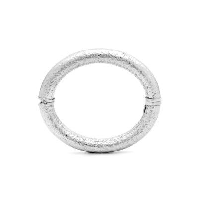 Discover the Giovanni Raspini Rock Big Bangle. Striking sterling silver bangle with a distinctive rock hammered finish.