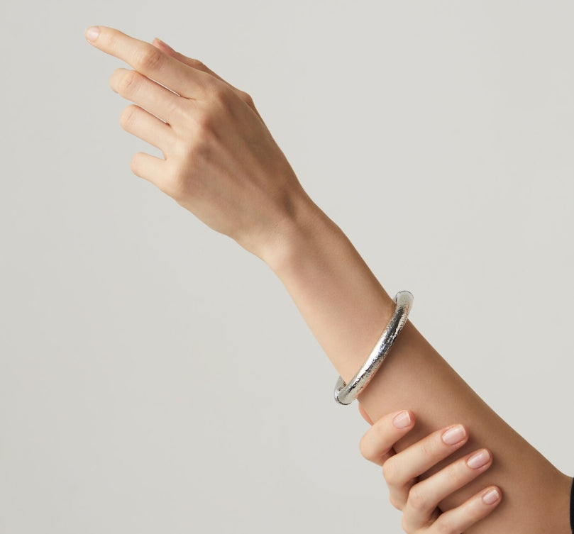 Detailed craftsmanship view of the Giovanni Raspini Rock Big Bangle. The textured surface catches light beautifully, creating dynamic shadows and dimension on your wrist.