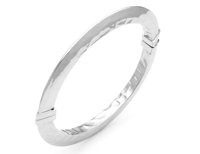 Discover the Giovanni Raspini Bangle Blade Small. Elegant sterling silver bangle crafted with a sleek, blade-inspired design.