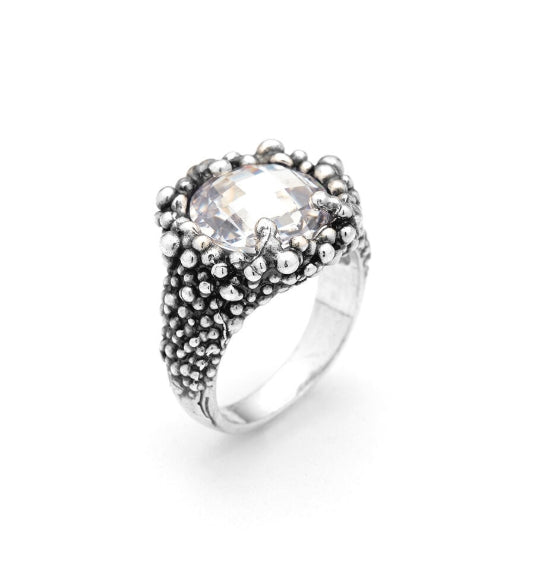 Discover the Giovanni Raspini Shine Big Ring. Elevate your everyday elegance with the Shine Big Ring, a stunning sterling silver piece designed to make a statement.