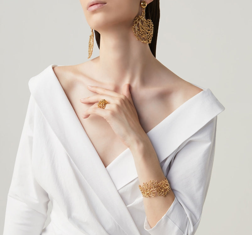 Vue rapprochée du Giovanni Raspini Coral Bague mettant en valeur la texture et le design. Ce bijou allie design raffiné, finition soignée et élégance intemporelle.