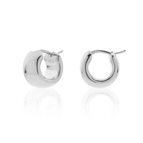 Discover the Unoaerre Silver hoops Aria Earrings. Sterling silver hoop earrings with bayonet clasp.