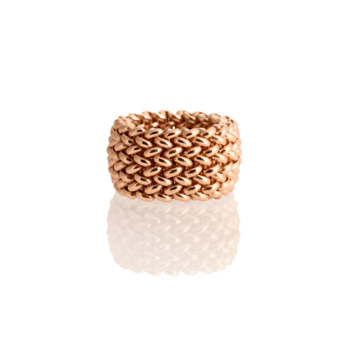 Discover the Unoaerre Chicco Medium Ring. Rose gold-plated silver medium band ring, Chicco collection.