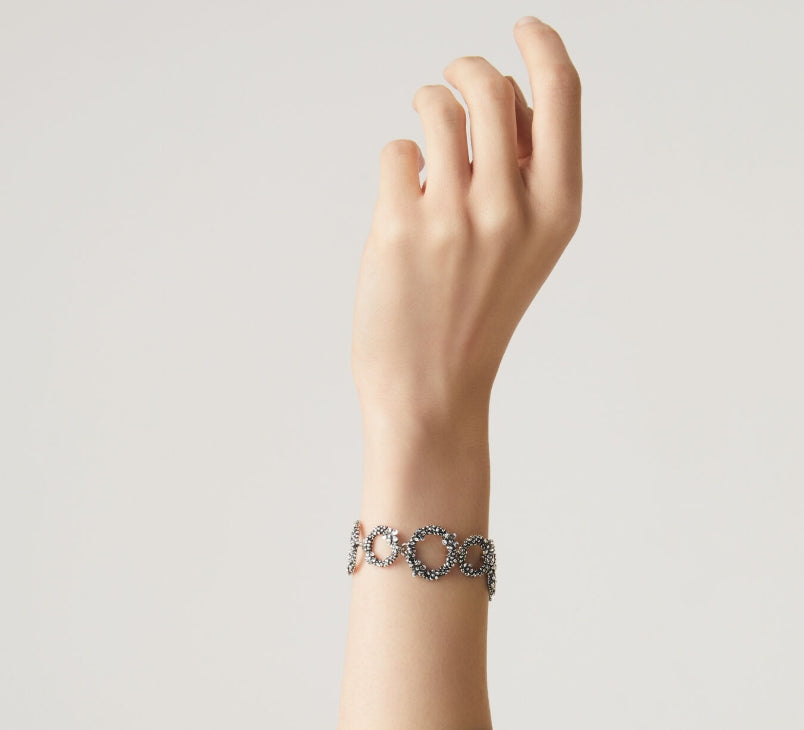 Detailed craftsmanship view of the Giovanni Raspini Wildflowers Bracelet Ladies Bracelets. This timeless piece features intricate floral detailing that catches the light beautifully, making it perfect for everyday wear or special occasions.