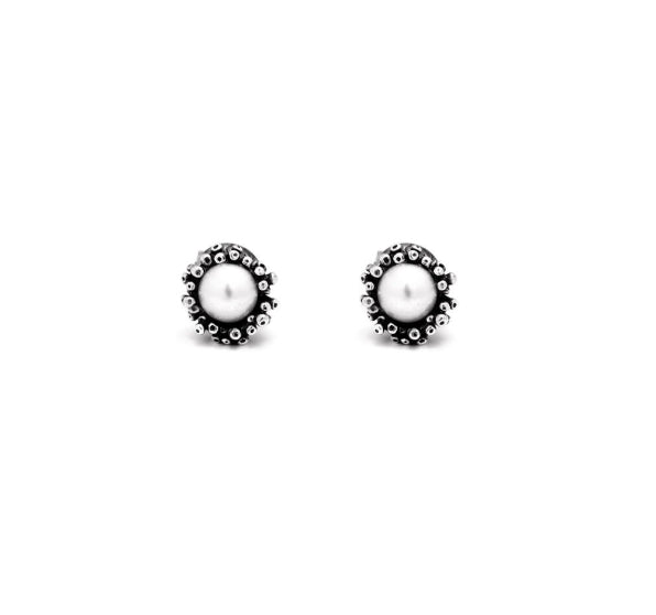 Discover the Giovanni Raspini Anemone Small Earrings. Delicate sterling silver studs adorned with lustrous pearls, the Anemone Small Earrings bring timeless elegance to any look.