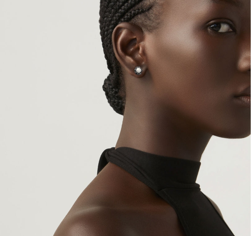 Detailed craftsmanship view of the Giovanni Raspini Anemone Small Earrings. Perfect for everyday wear or special occasions, these understated pieces feature a secure post-and-back closure for comfort and peace of mind.