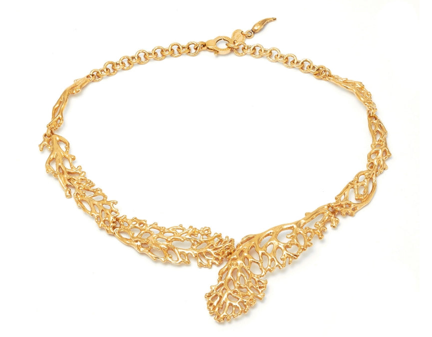 Découvrez le Giovanni Raspini Coral Collier. Ce bijou allie design raffiné, finition soignée et élégance intemporelle.