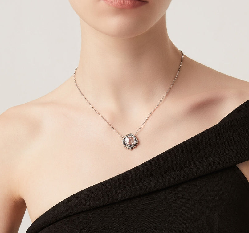 Detailed craftsmanship view of the Giovanni Raspini Shine Big Pendant Necklace. Crafted from premium sterling silver, the delicate chain provides a perfect foundation for the eye-catching pendant that serves as the focal point of this piece.
