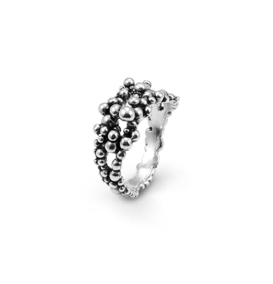 Discover the Giovanni Raspini Perlage small Ring. Elegant sterling silver ring featuring delicate perlage detailing.